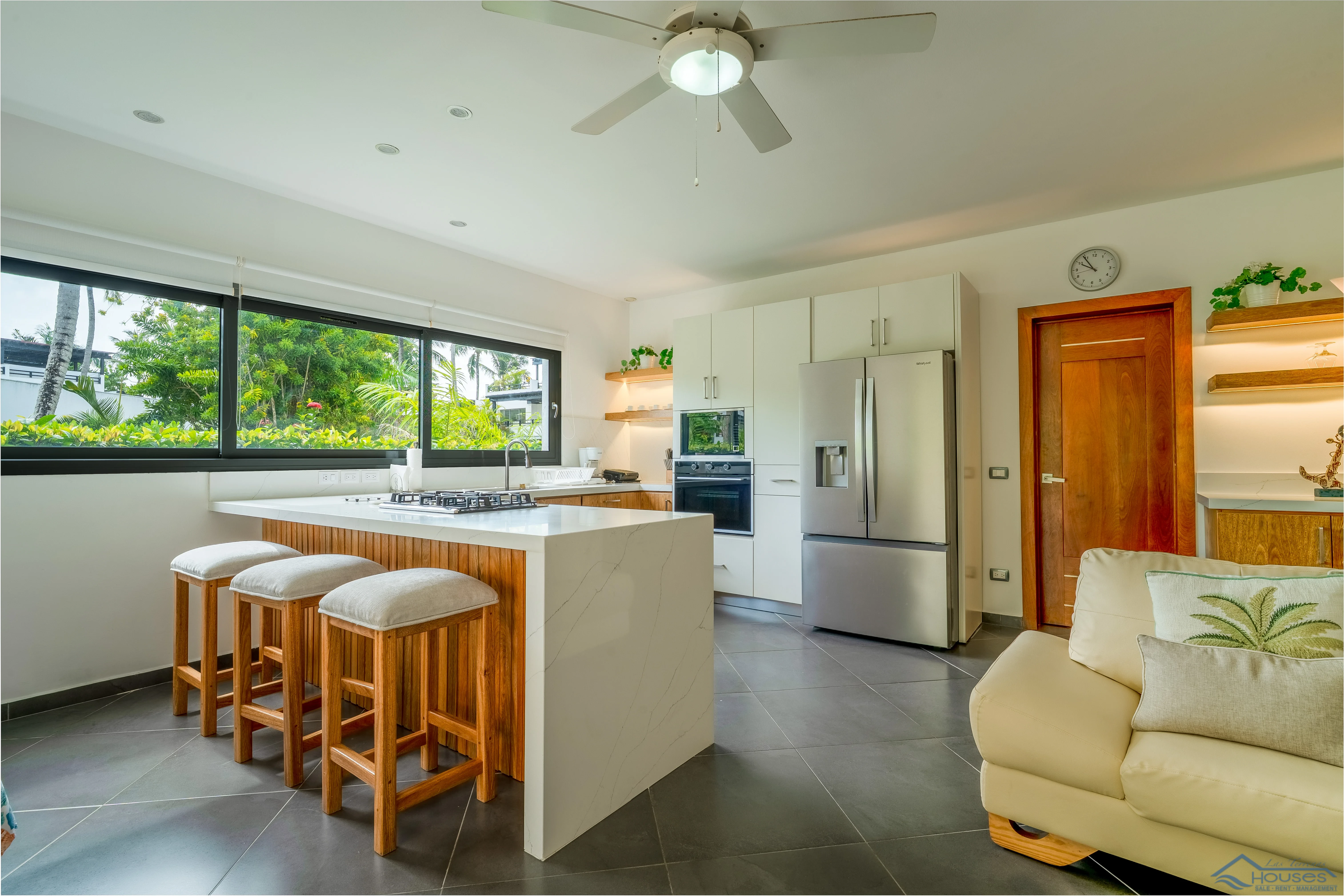 Beachfront Condo Rental”, “3 Bedroom Vacation Rental” o “Playa Punta Popy