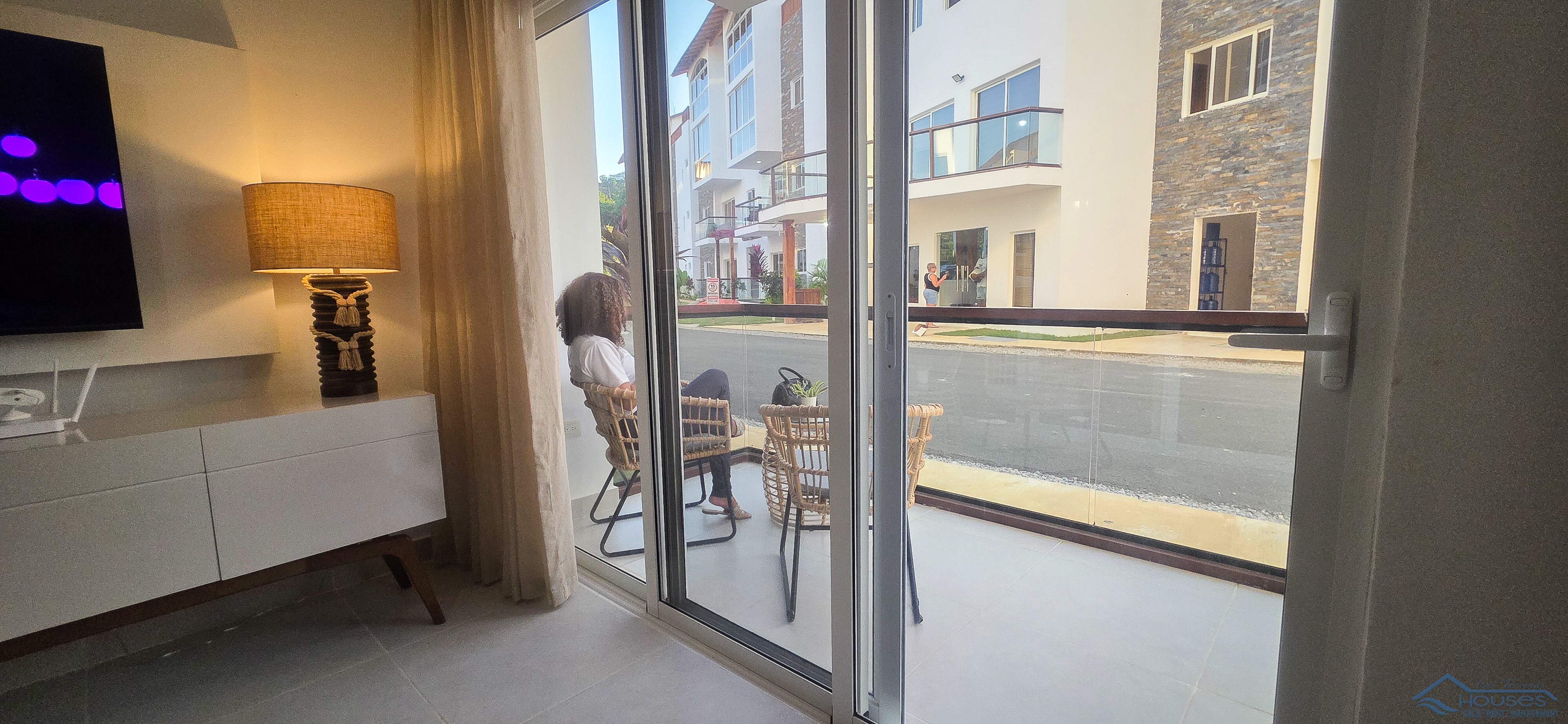 MODERN 2BR APT WITH PRIVATE JACUZZI NEAR PUNTA POPY