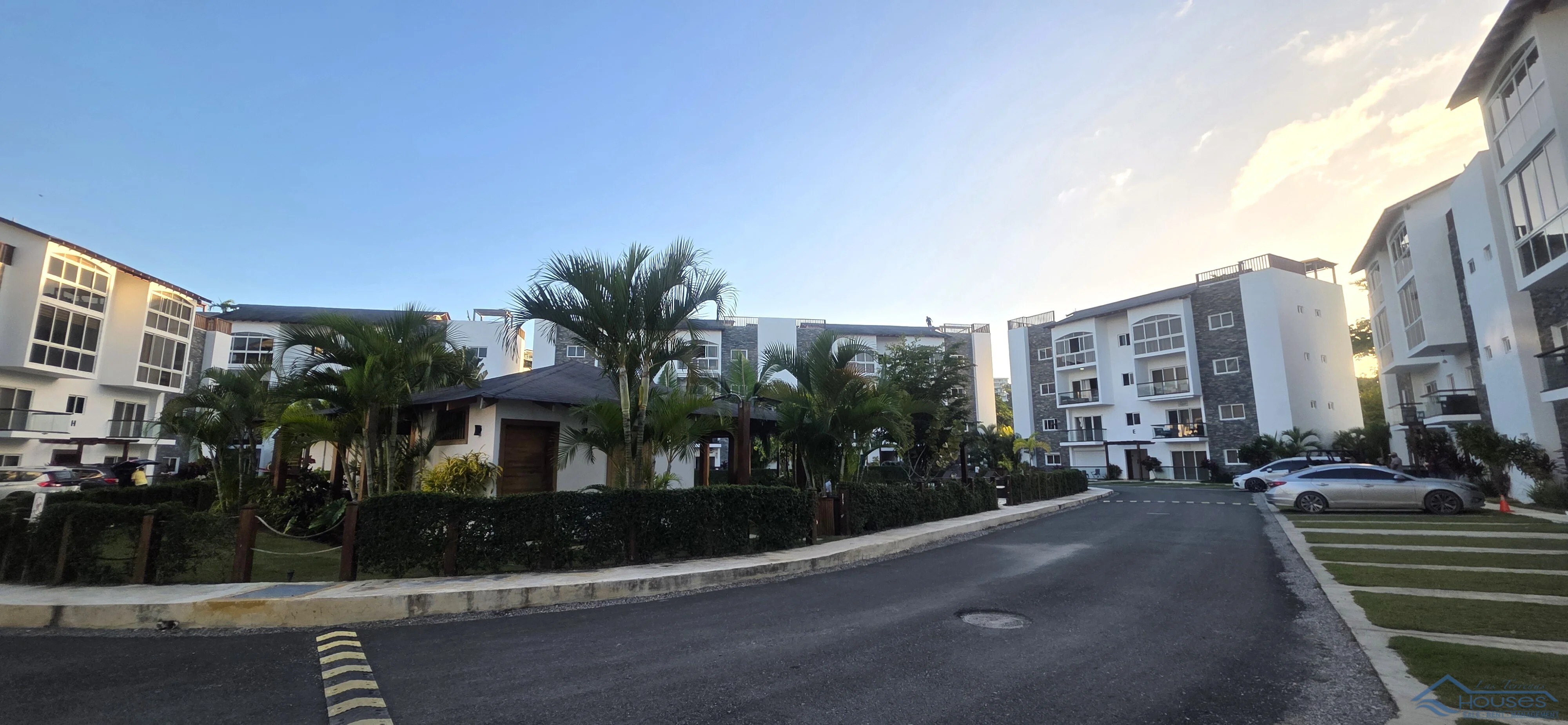 MODERN 2BR APT WITH PRIVATE JACUZZI NEAR PUNTA POPY