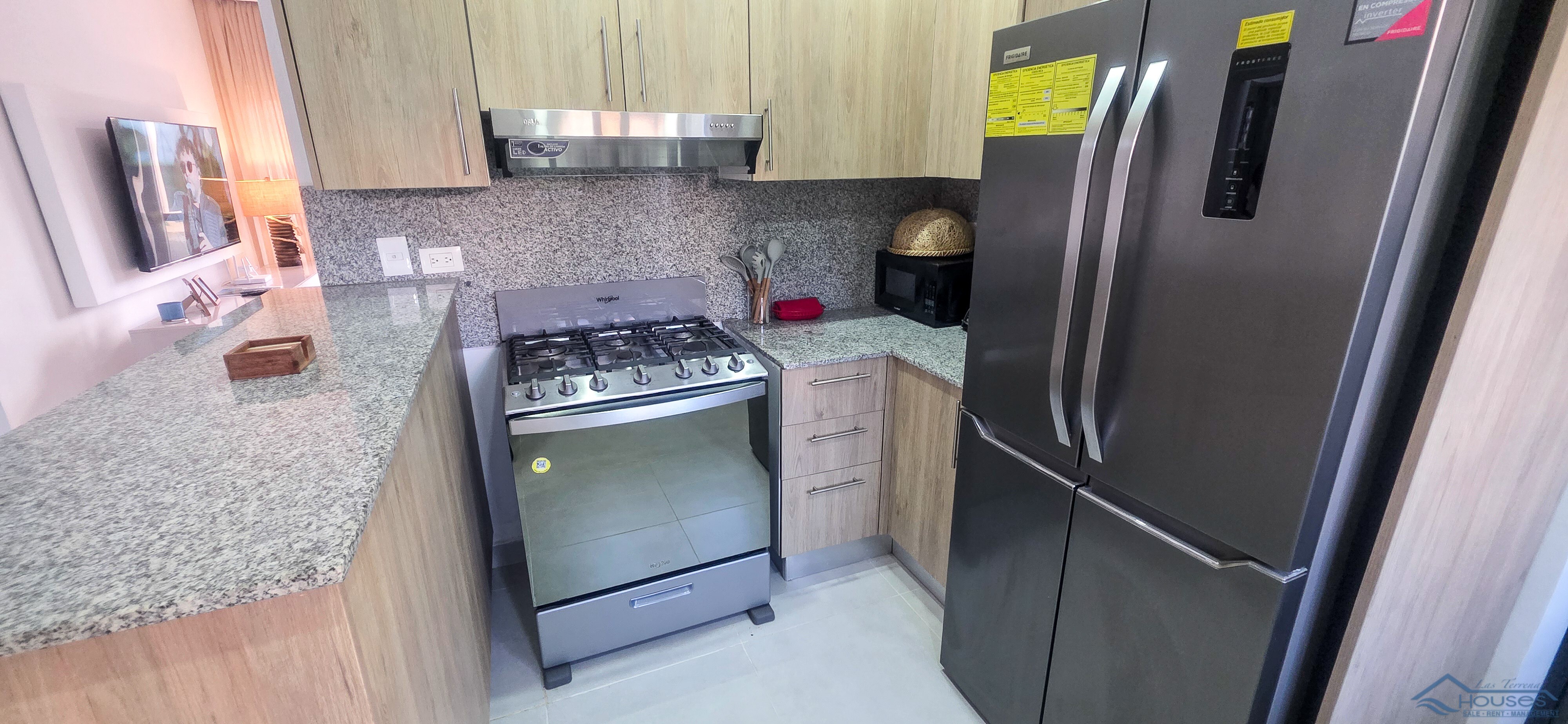 MODERN 2BR APT WITH PRIVATE JACUZZI NEAR PUNTA POPY