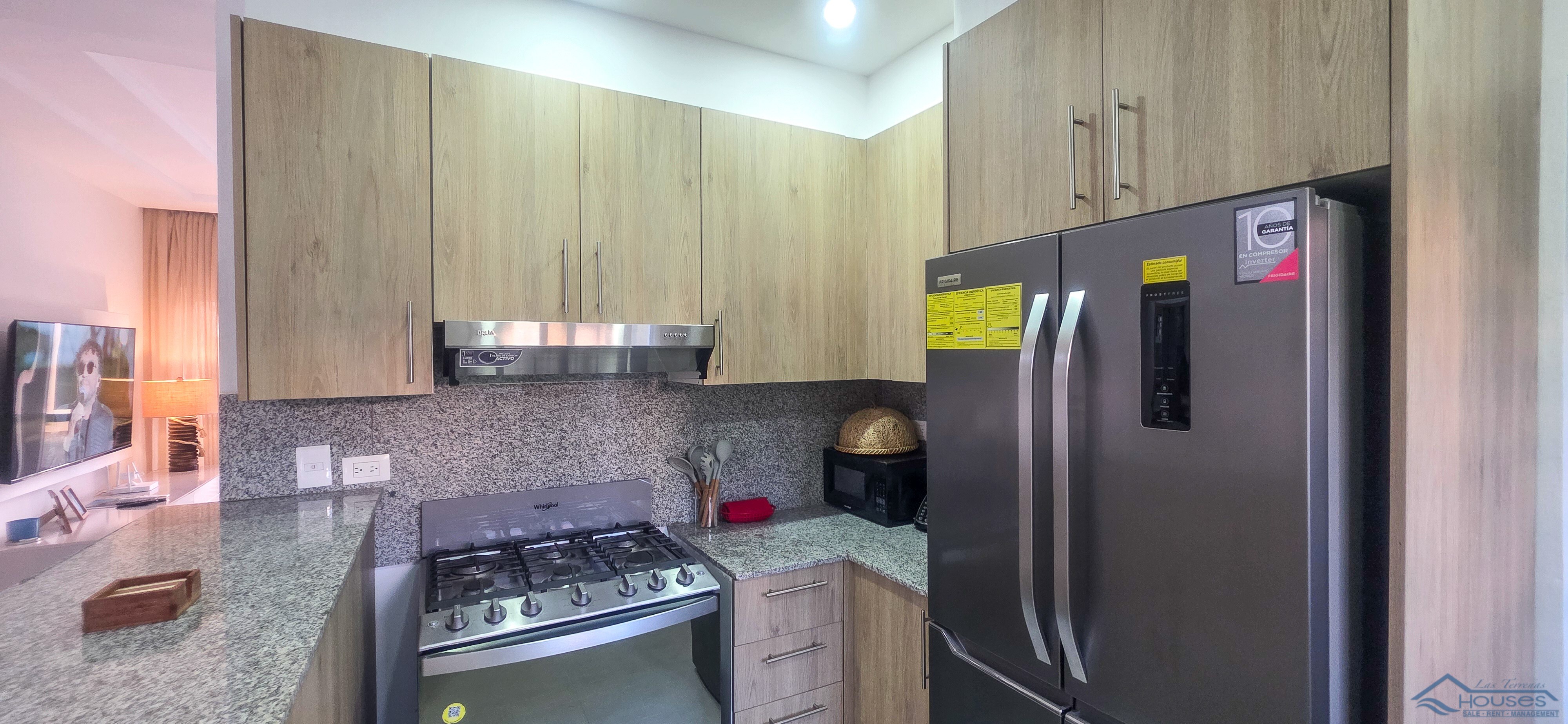 MODERN 2BR APT WITH PRIVATE JACUZZI NEAR PUNTA POPY