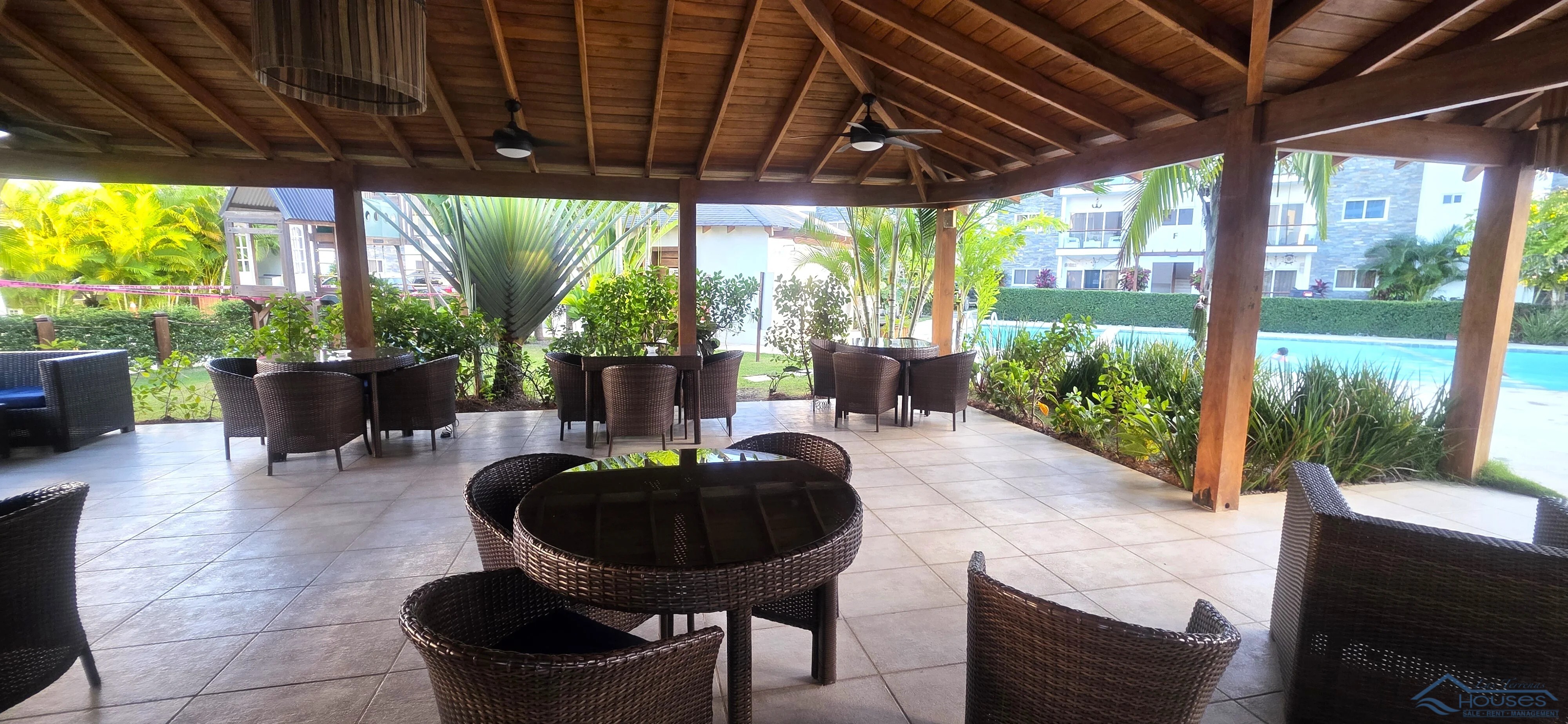 MODERN 2BR APT WITH PRIVATE JACUZZI NEAR PUNTA POPY