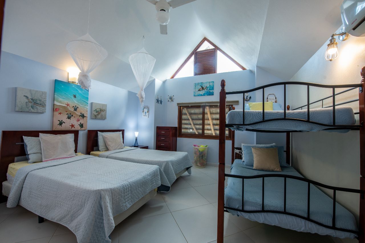 FISHERMAN VILLAGE HOUSE