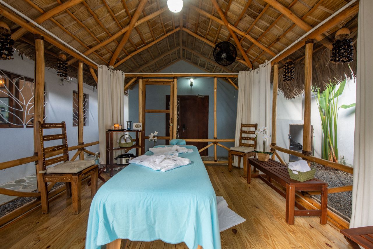 FISHERMAN VILLAGE HOUSE