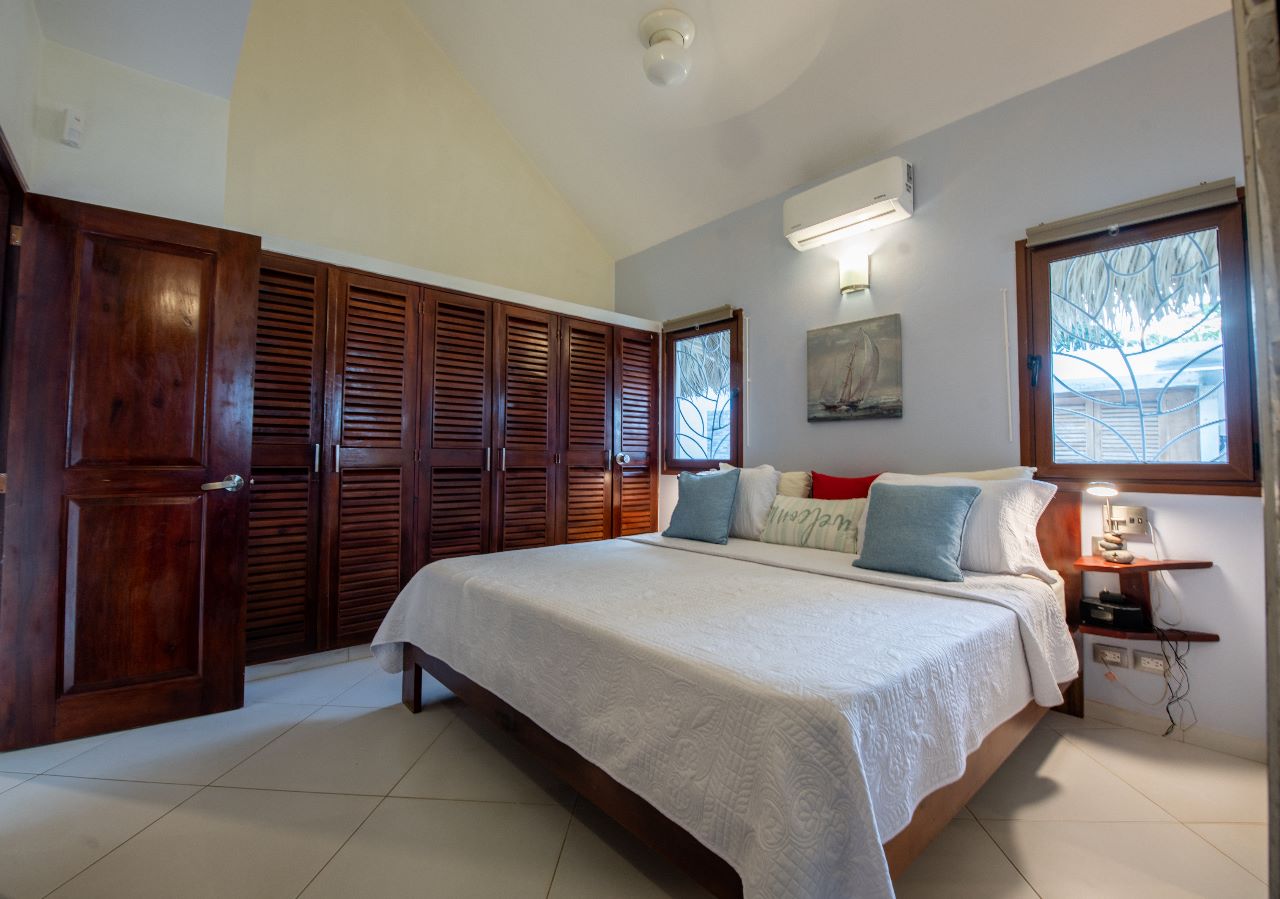 FISHERMAN VILLAGE HOUSE