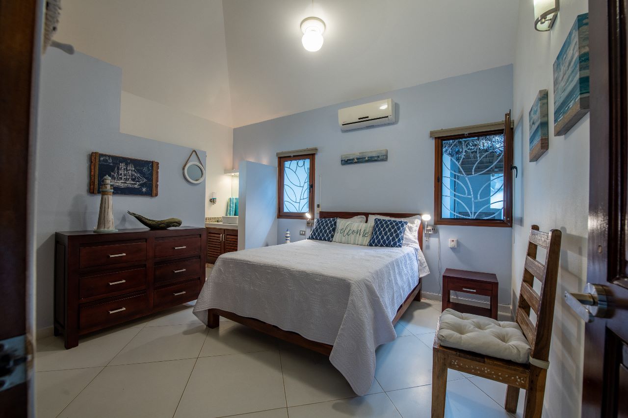 FISHERMAN VILLAGE HOUSE