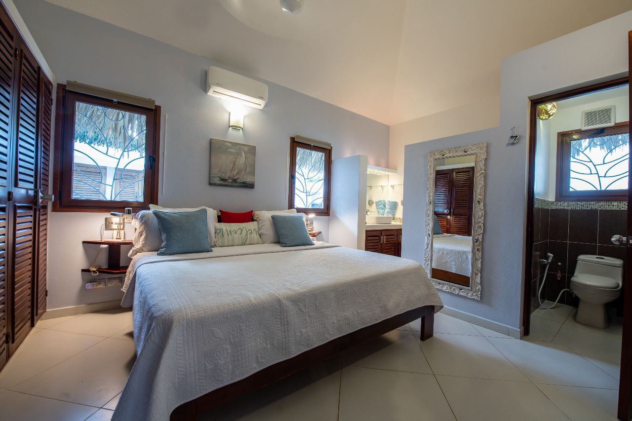 FISHERMAN VILLAGE HOUSE