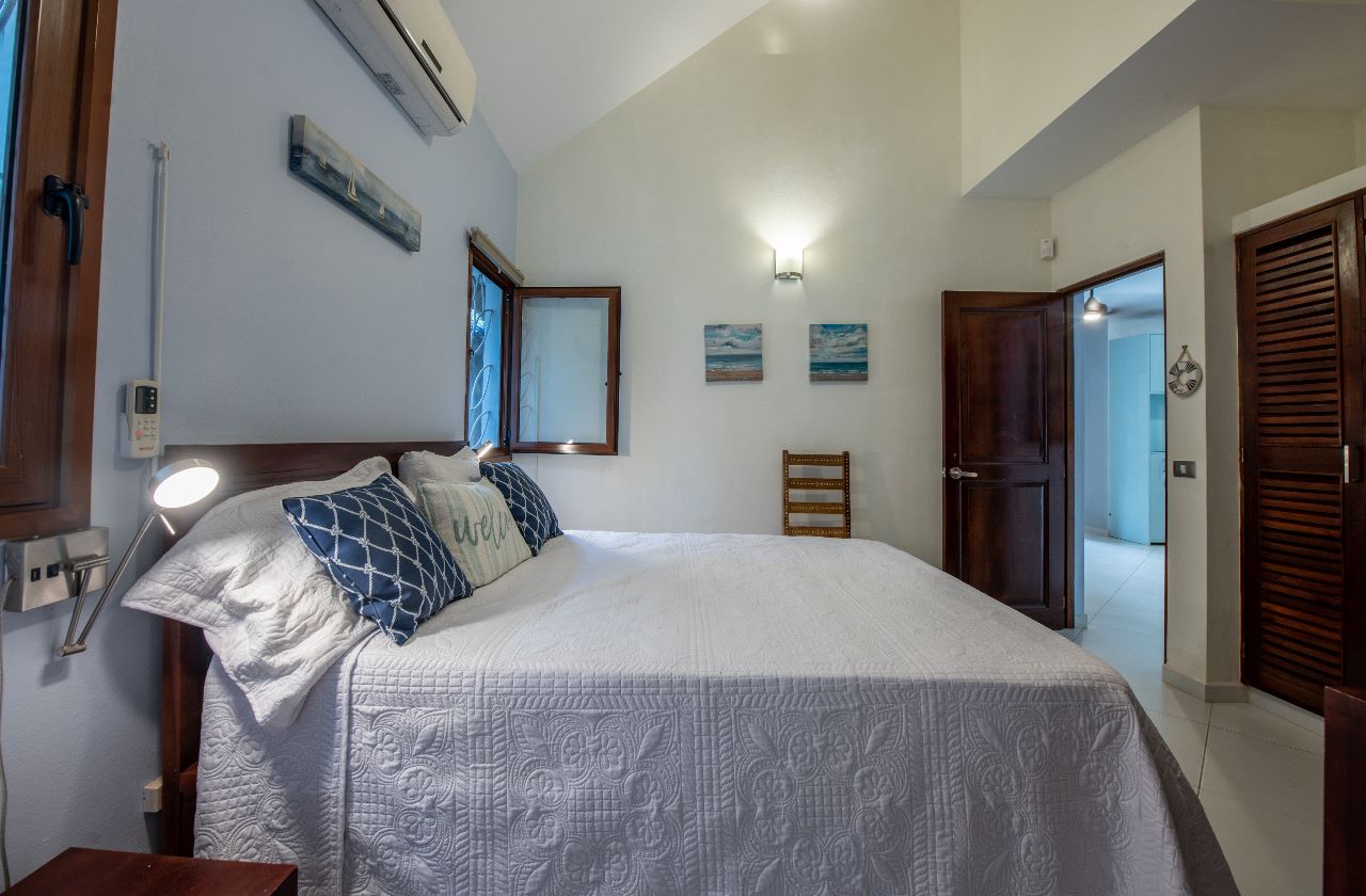 FISHERMAN VILLAGE HOUSE