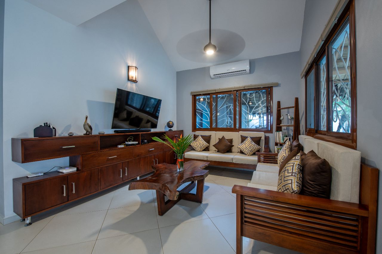 FISHERMAN VILLAGE HOUSE